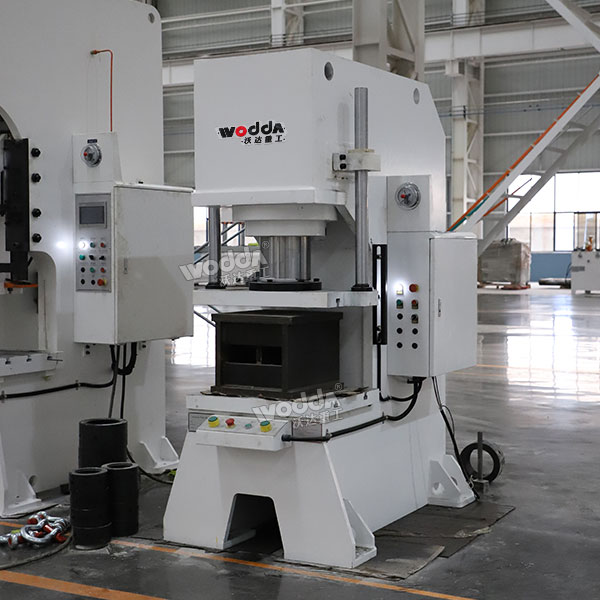 單臂液壓機(jī) 單臂液壓機(jī)