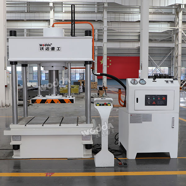 200噸四柱液壓機(jī) 200噸四柱液壓機(jī)