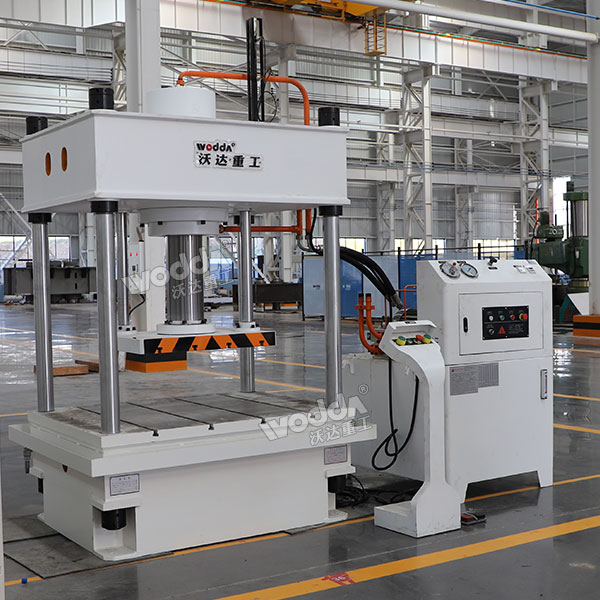 200噸液壓機(jī) 200噸液壓機(jī)