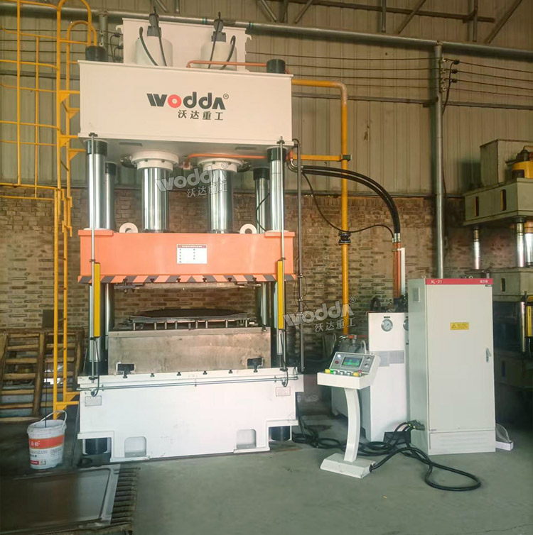 400噸汽車配件成型液壓機(jī)試機(jī)現(xiàn)場(chǎng) 400噸汽車配件成型液壓機(jī)試機(jī)現(xiàn)場(chǎng)