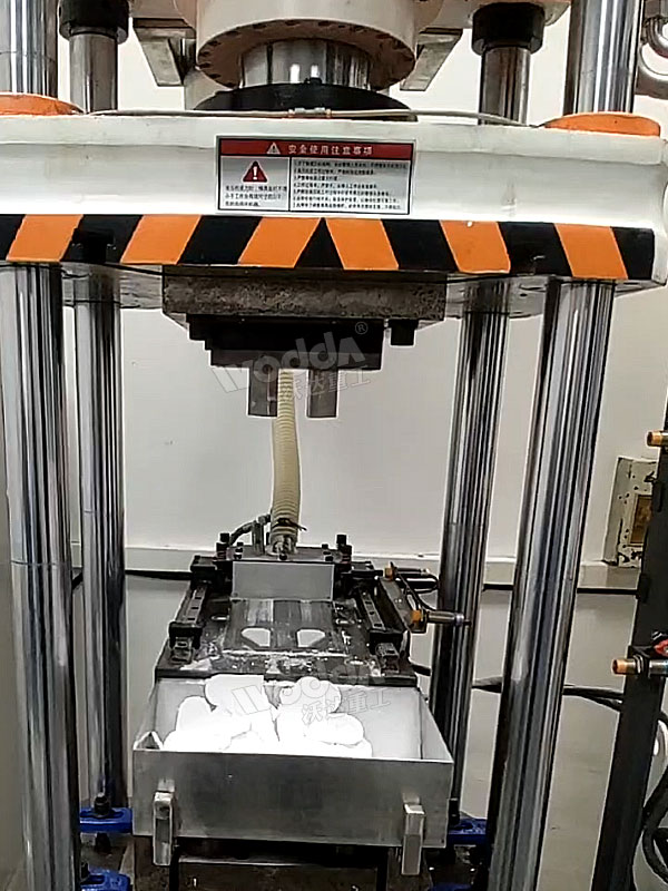 63噸粉末成型液壓機