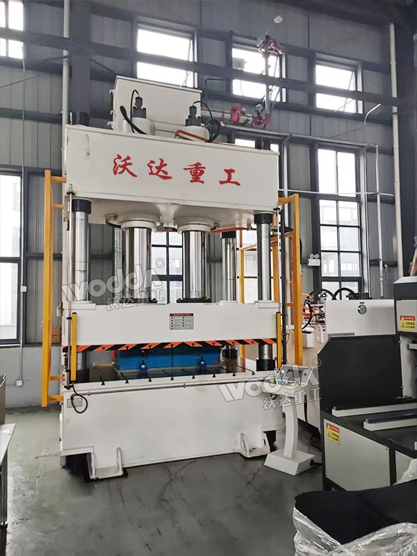 500噸汽車(chē)空氣濾清器外殼成型液壓機(jī).jpg 500噸汽車(chē)空氣濾清器外殼成型液壓機(jī).jpg