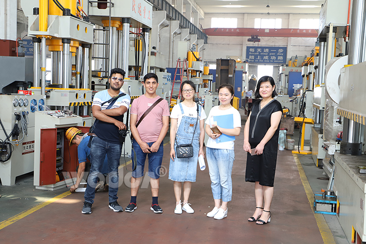 315噸四柱四梁液壓機 315噸四柱四梁液壓機