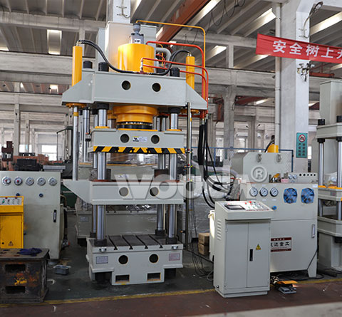 四柱液壓機(jī) 四柱液壓機(jī)