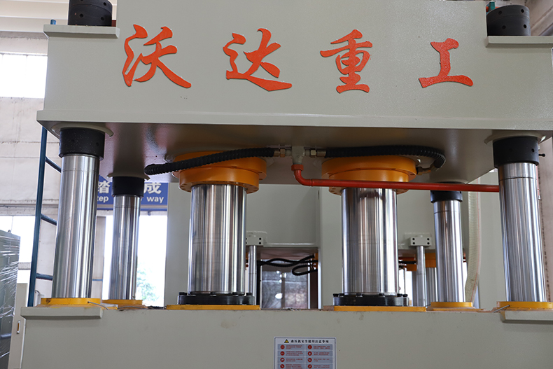 電動(dòng)車(chē)擋風(fēng)板液壓機(jī) 電動(dòng)車(chē)擋風(fēng)板液壓機(jī)