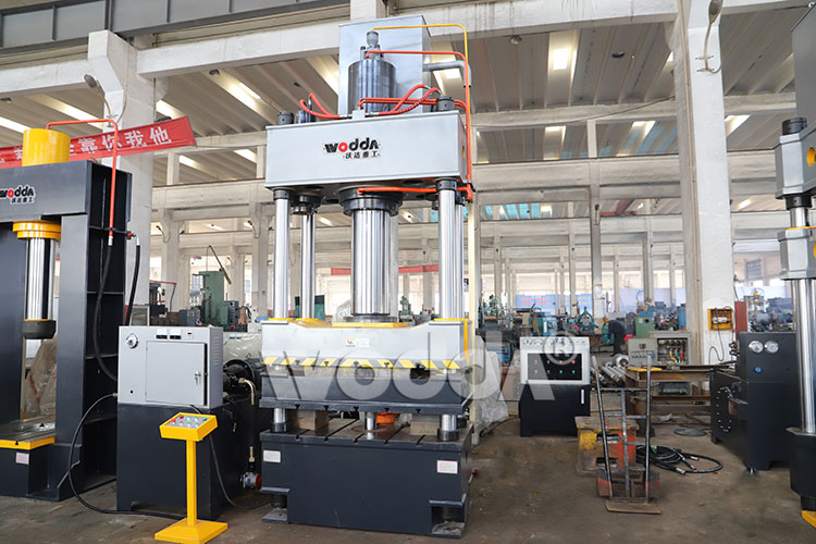 四梁四柱液壓機(jī) 四梁四柱液壓機(jī)