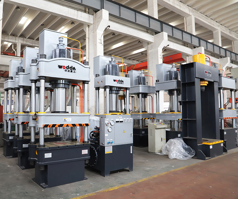 200噸四柱液壓機(jī) 200噸四柱液壓機(jī)