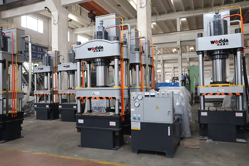 200噸四柱液壓機(jī)的價(jià)格 200噸四柱液壓機(jī)的價(jià)格